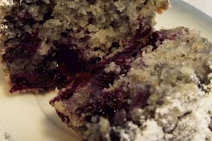 Heidelbeer-Salbei-Muffin aufgeschnitten