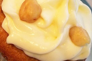 Erdnuss-Cupcakes mit Frischkäse-Topping