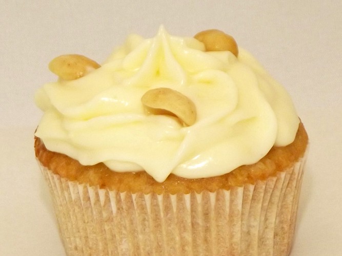 Erdnuss-Cupcakes mit Frischkäse-Topping
