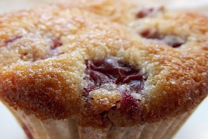 Gries-Muffin mit Kirschen