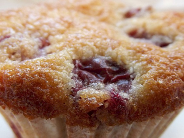 Gries-Muffin mit Kirschen