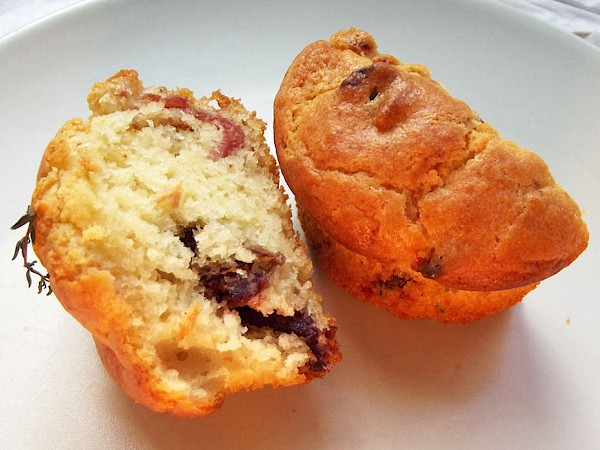 Datteln im Speckmantel Muffin aufgeschnitten