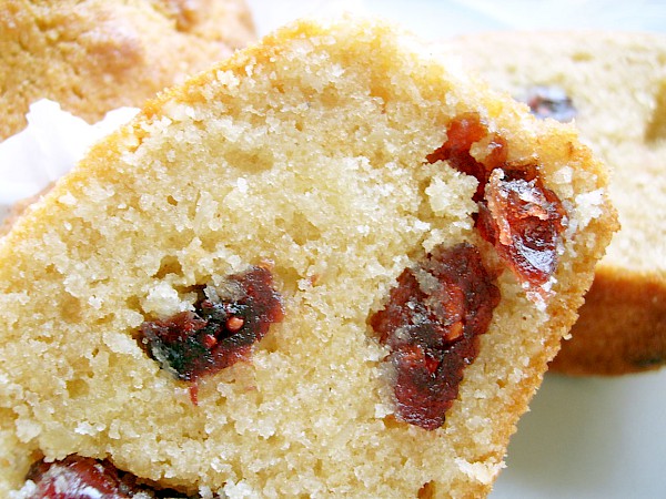 Mandel-Cranberry-Muffin aufgeschnitten