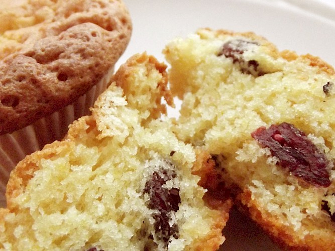 Muffins mit Cranberries & weißer Schokolade