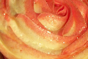 Buttercreme-Rose zweifarbig mit Glitzer