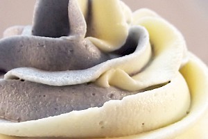 Zweifarbiges Buttercreme-Topping